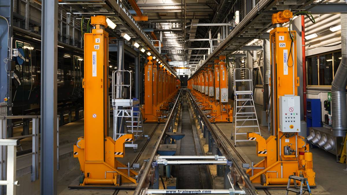 Her inne ligger én av årsakene til stappfulle tog