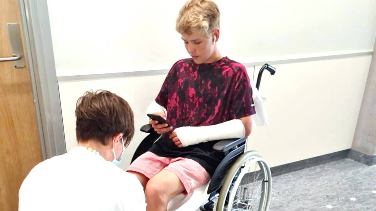 Eivind (13) og John (28) falt ned fra samme klatretårn. Klatreparken nekter å godta bot.