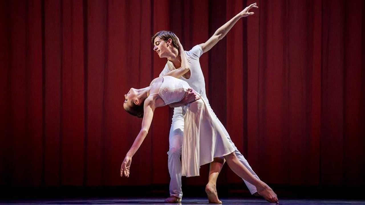 Anais dansar Askepott på Princess Grace academy
