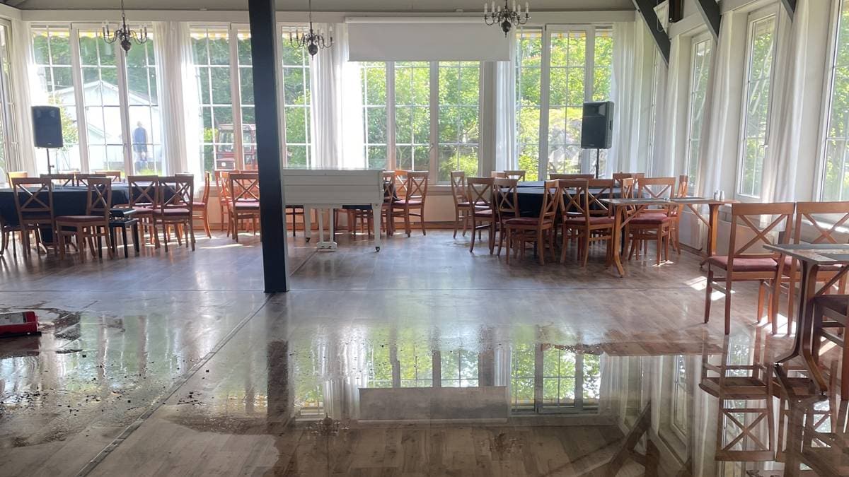 Livsverket i storbrann før høysesongen: Må ta frem hvite telt