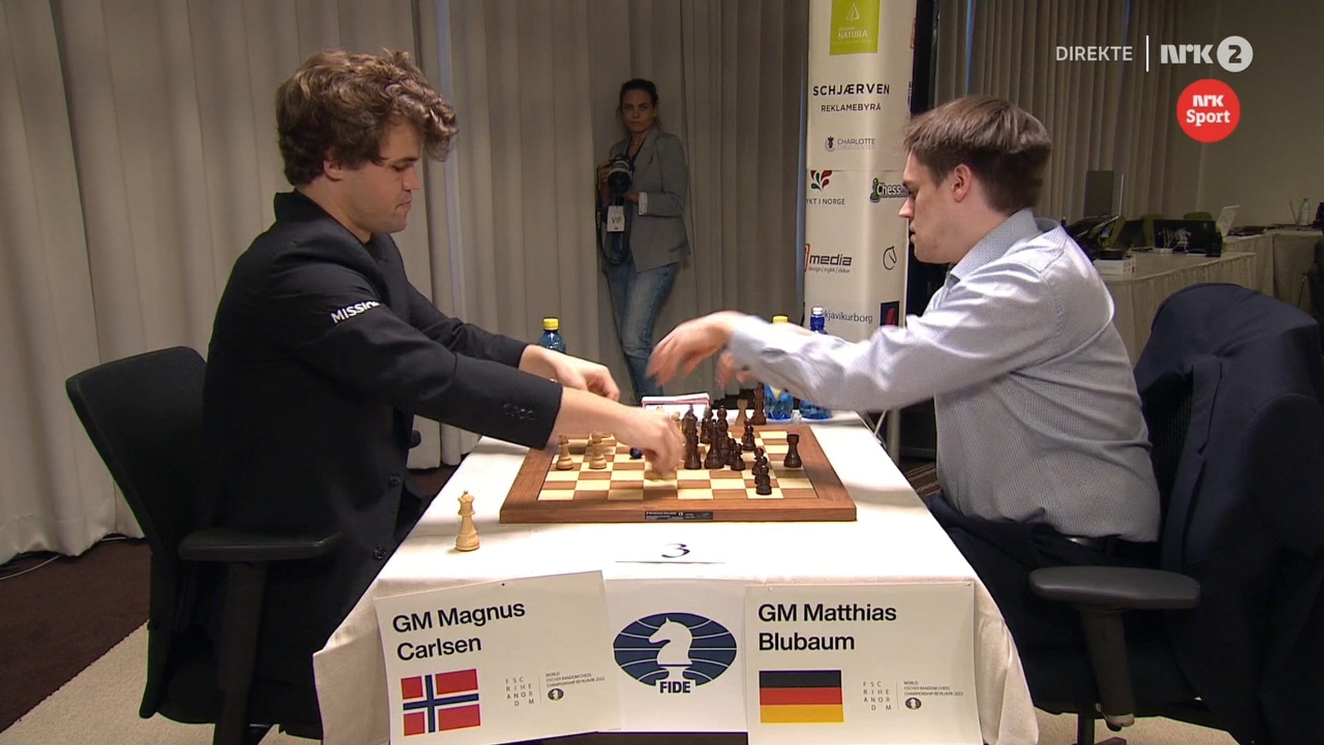perfekt-start-p-dag-to-i-vm-i-fischersjakk-for-carlsen-slo-bl-baum