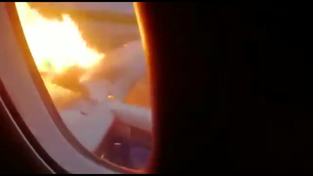 Dramaet inne i det brennende flyet