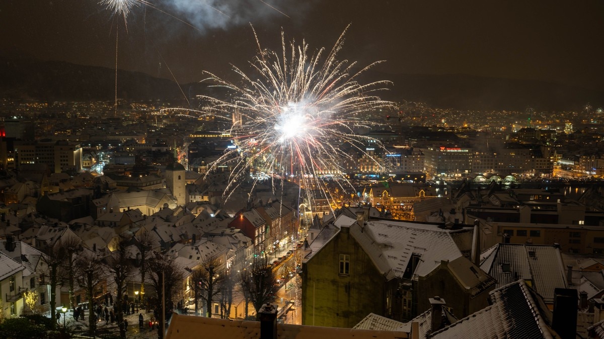 Nyttårsfeiringen preget av branner, vold og bråk