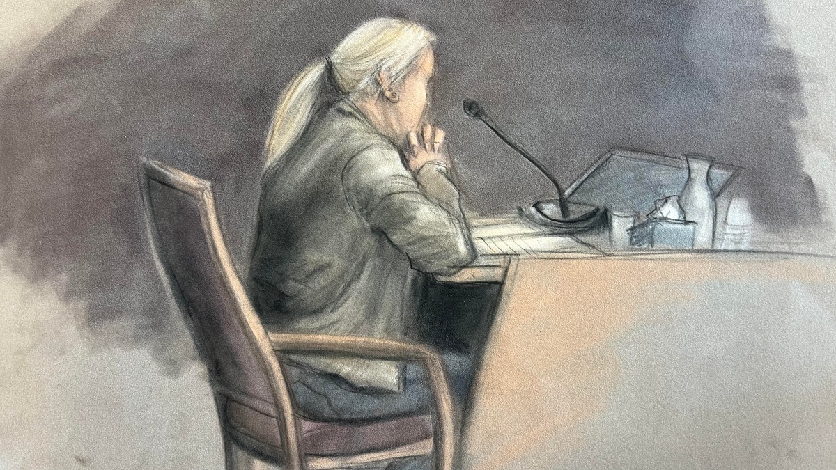 Drapstiltalt kvinne forklarer frykt for angivelige drapsmenn i retten