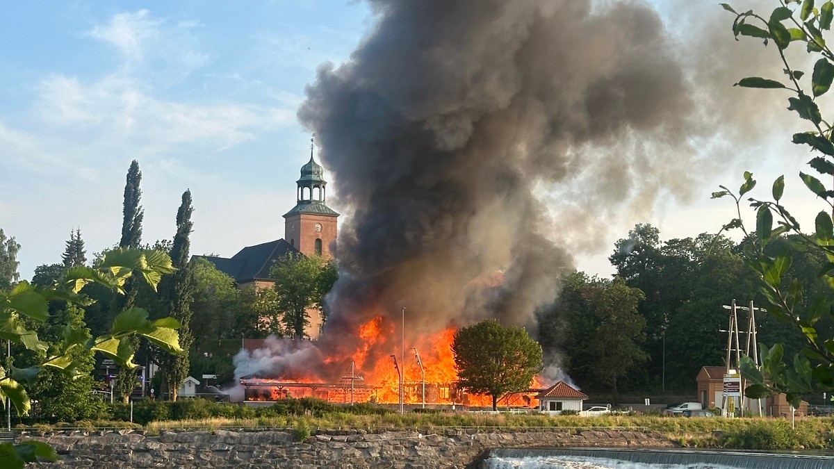 Overtent restaurant i Kongsberg: – Oi! Flammene står over taket