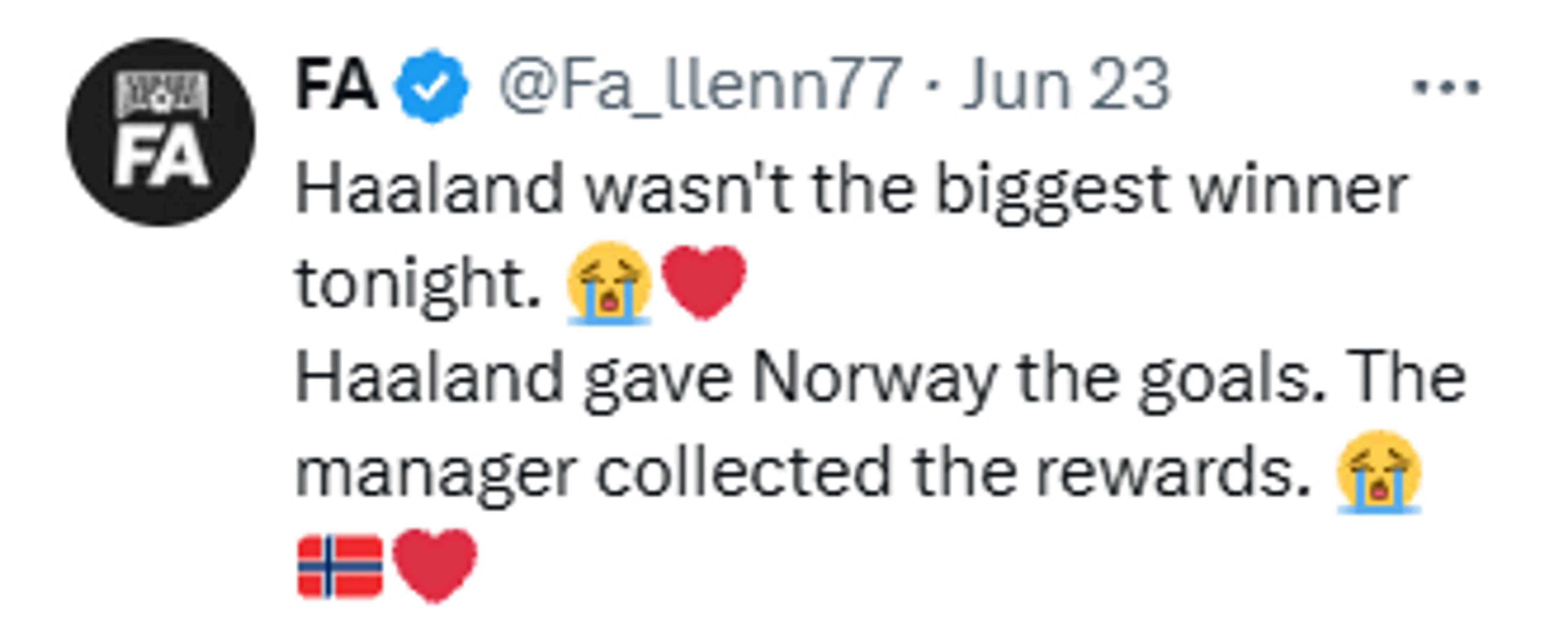Skjermbilde fra X om Ståle Solbakken sitt kyss med kona Anniken, bilde 3.