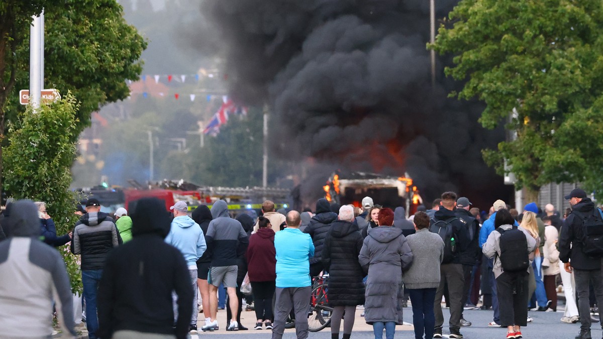 Uroligheter i Belfast etter brutalt knivangrep