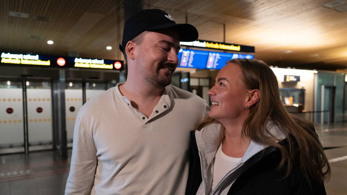 UD-fly med 127 norske passasjerer landet på Gardermoen i natt