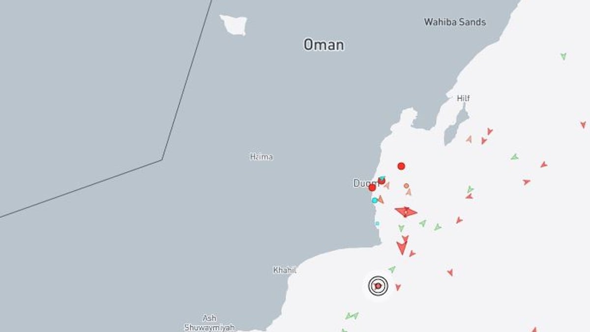 Oljetanker kantret utenfor Oman –16 personer sanvet