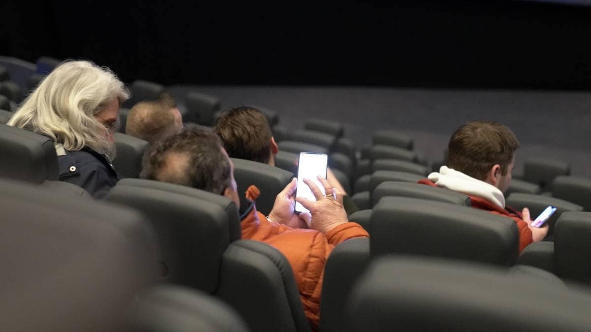 Flash, rumore e chiacchiere: i cinema introducono misure contro il rumore – NRK Cultura e intrattenimento