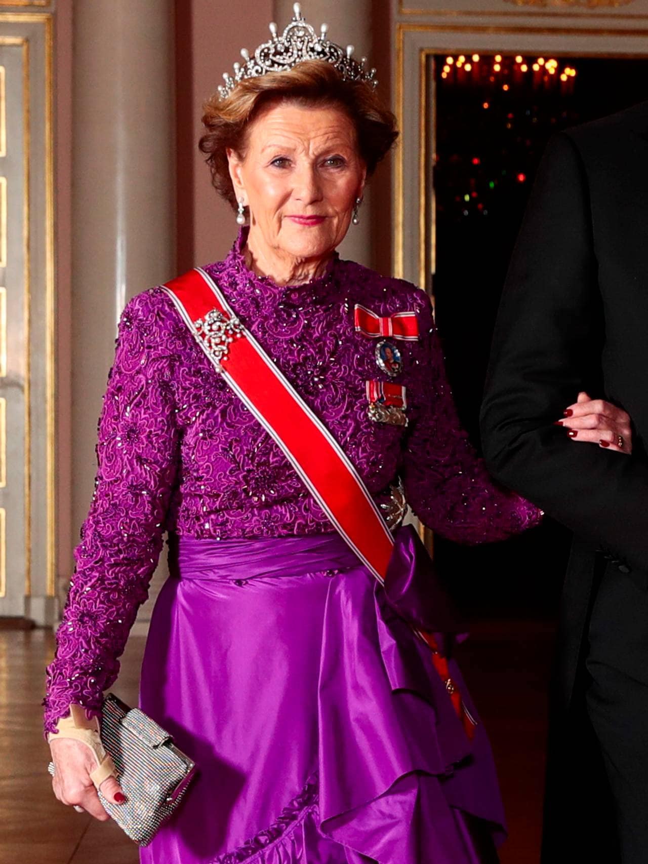 Dronning Sonja lilla kjole
