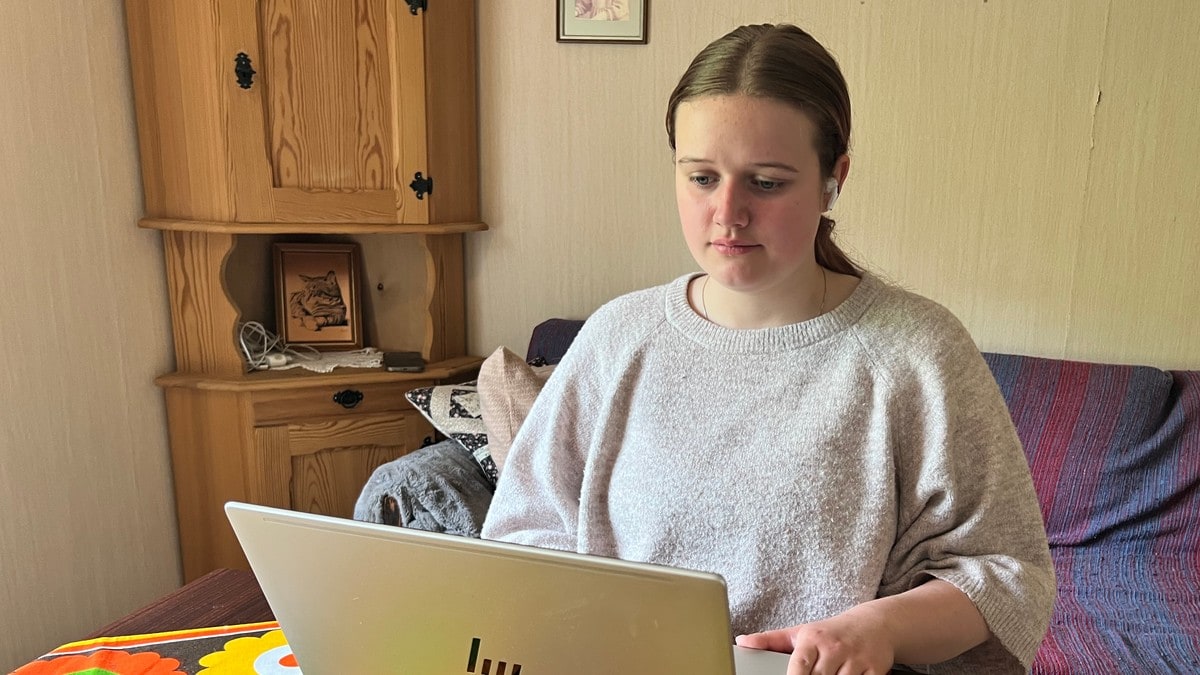 Skulle fratas lydbokordningen – nå får Selma (17) låne lydbøkene likevel