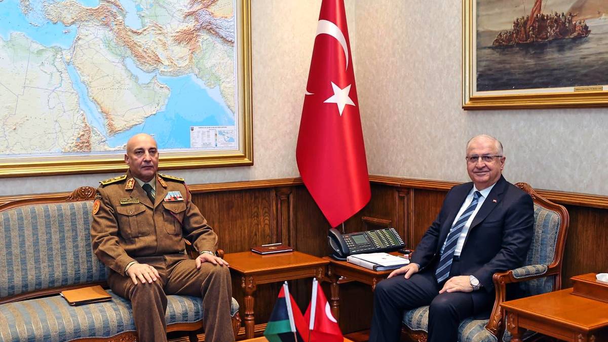 Libyas forsvarssjef og sju andre døde i flystyrt i Tyrkia