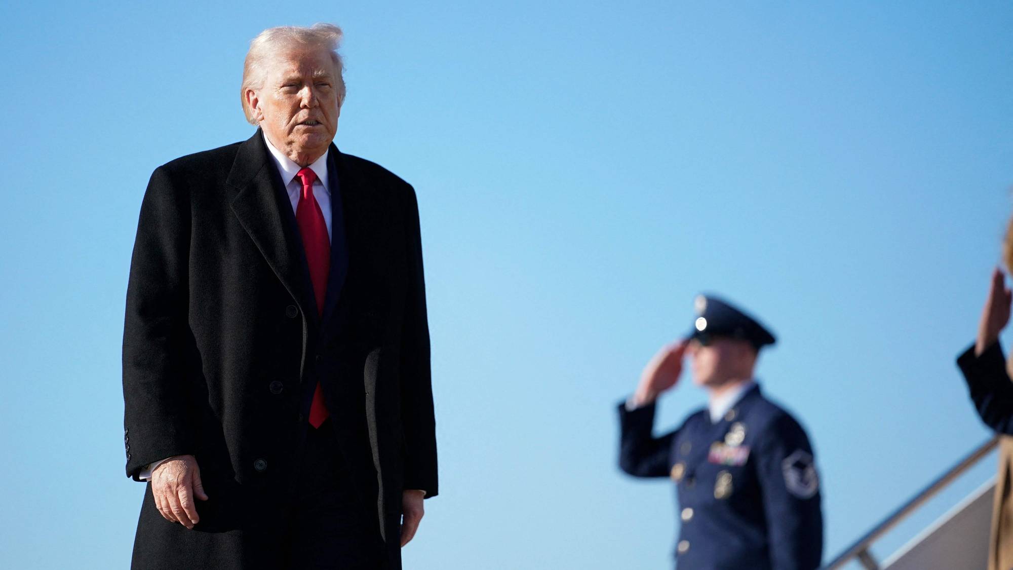 USAs president Donald Trump beskriver avtalen som verdens største oljeavtale. 