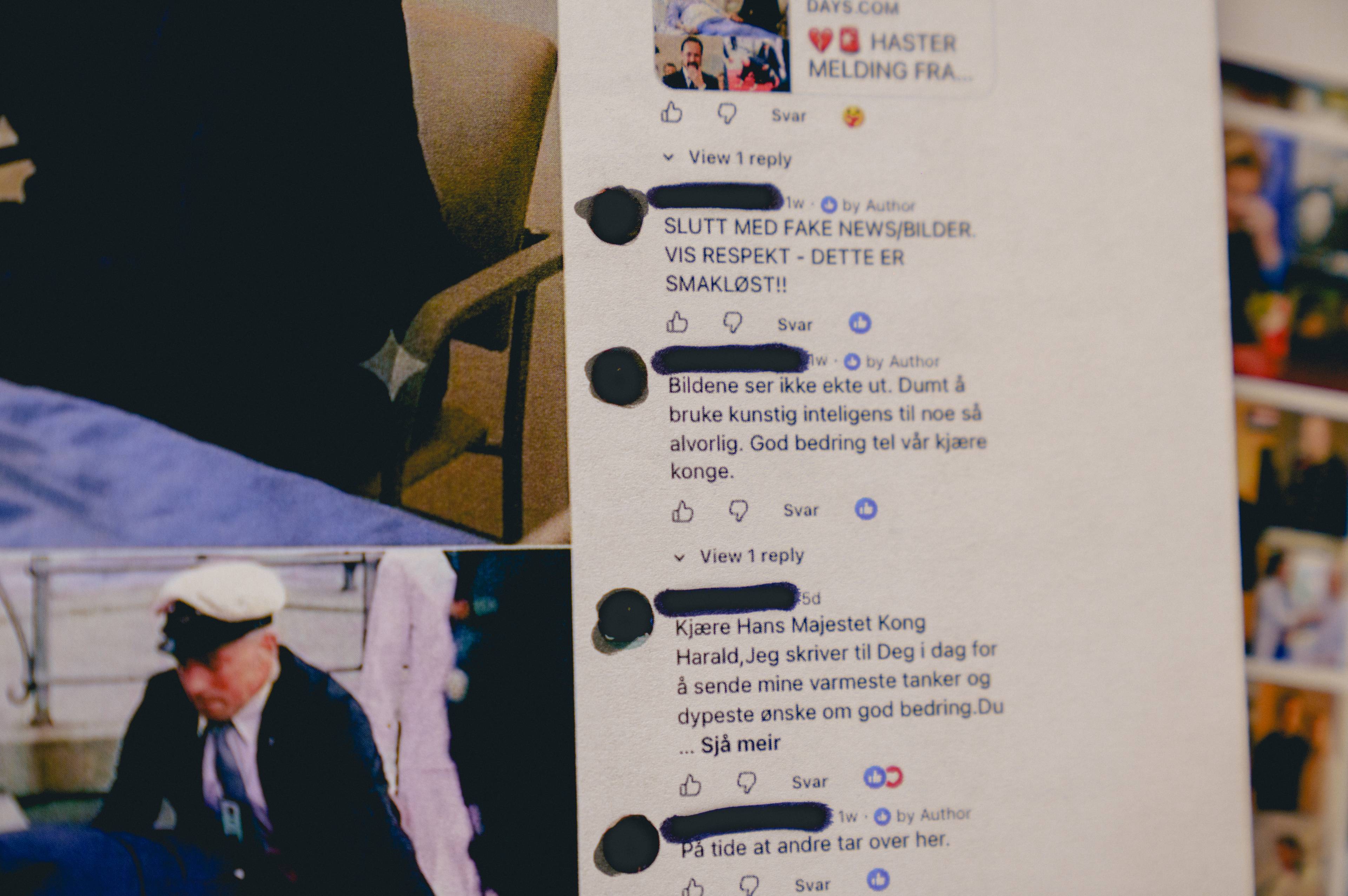 En tavle med utskrifter av innlegg publisert på Facebook. Lapper med "KI-generert" er teipet over flere av bildene som ser ut til å vise kong Harald, kong Haakon, dronning Sonja, og dronning Mette-Marit sterkt preget i det som ser ut som ulike situasjoner