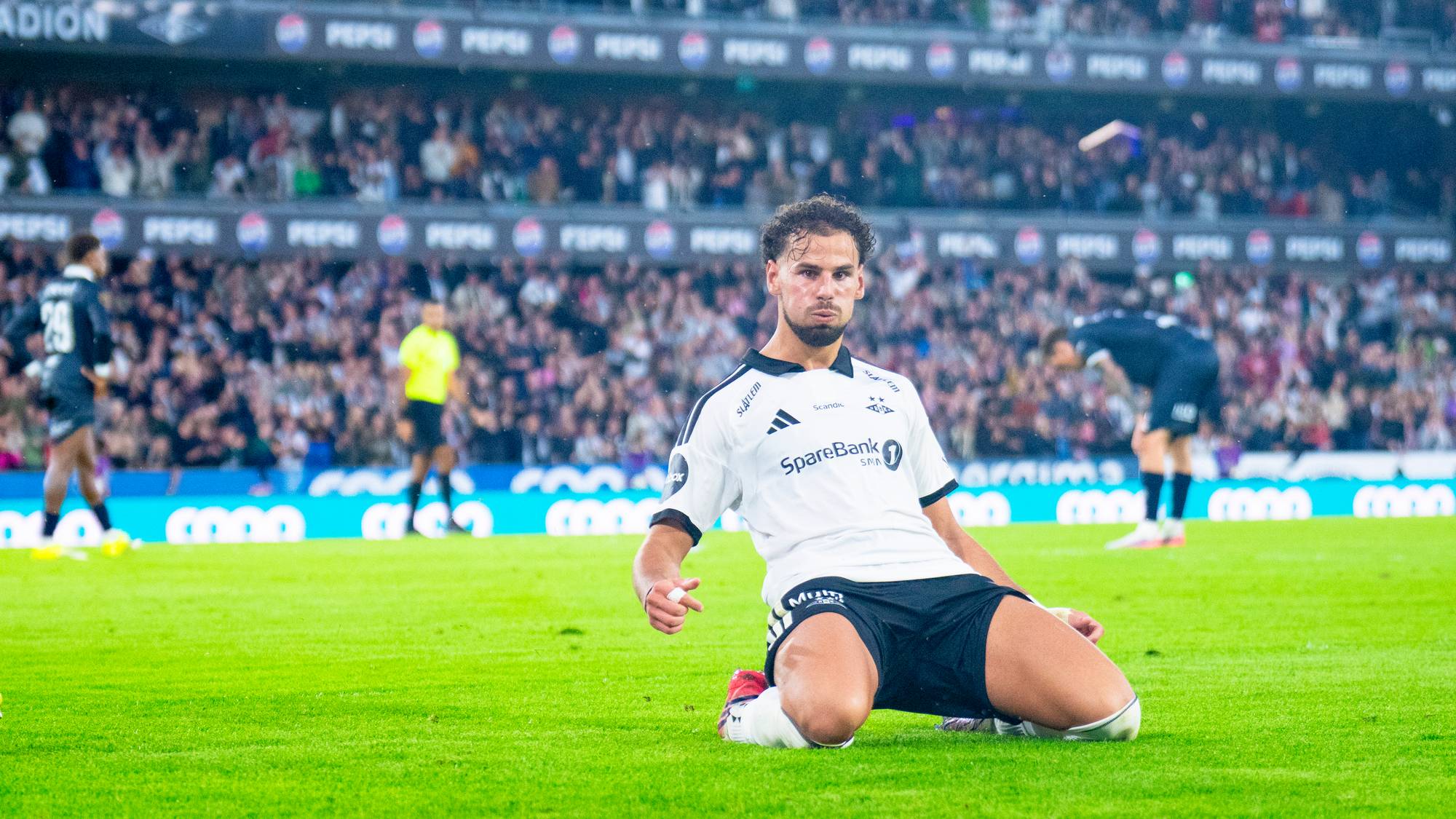 Rosenborgs Amin Chiakha etter 2-1 scoringen i eliteseriekampen i fotball mellom Rosenborg og Viking på Lerkendal stadion.
