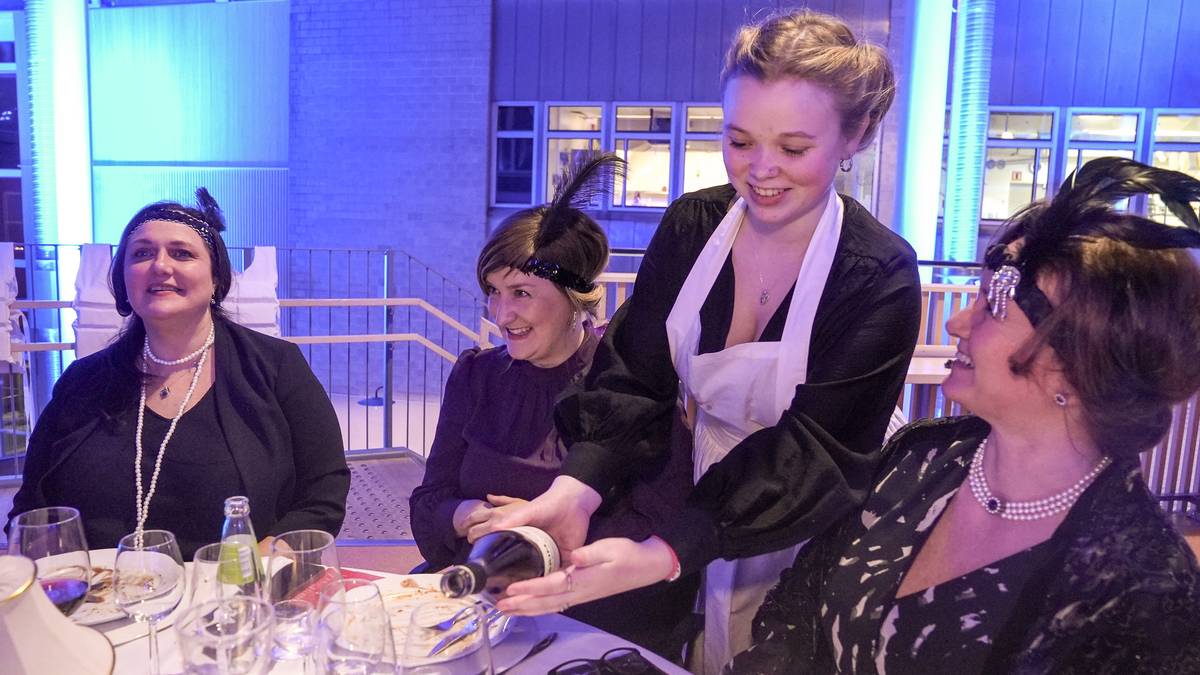 Motiverer elevane med ein «tidsreise»: – Det er utruleg lærerikt og gøy