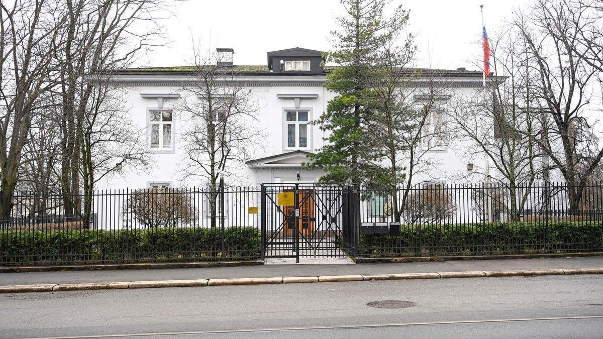 Full krangel om skolebesøk til den russiske ambassaden