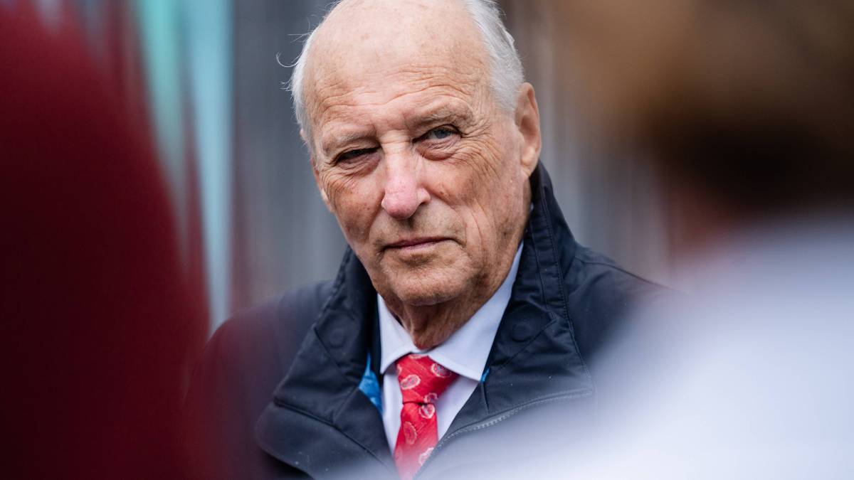 Kongeparet returnerer til Noreg: – Kongen er i god form