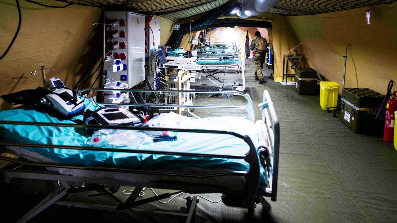 Et militært felthospital som er satt opp utenfor Mulhouse for å ta hånd om de mange syke.