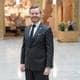 William Jobling / NRK Mann j dress smiler