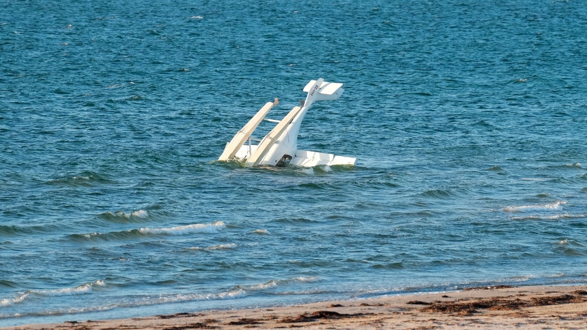 Fly havnet opp ned i vannet i Danmark – nordmann var om bord