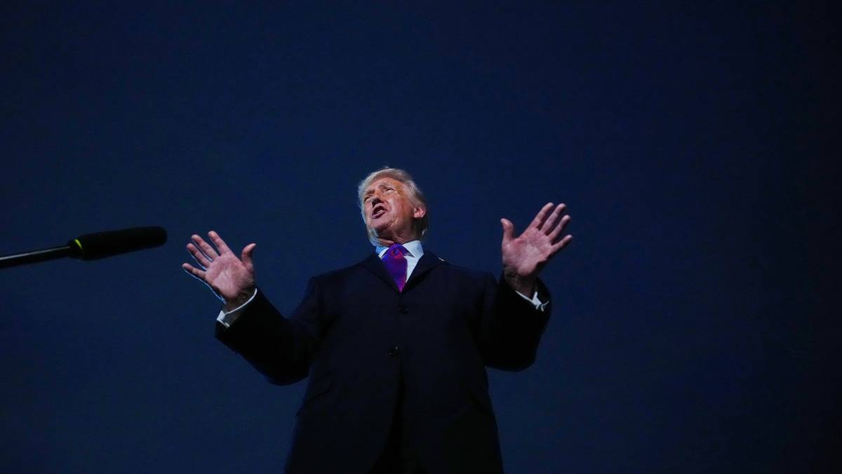 Trump sier Iran er nær «totalt nederlag»