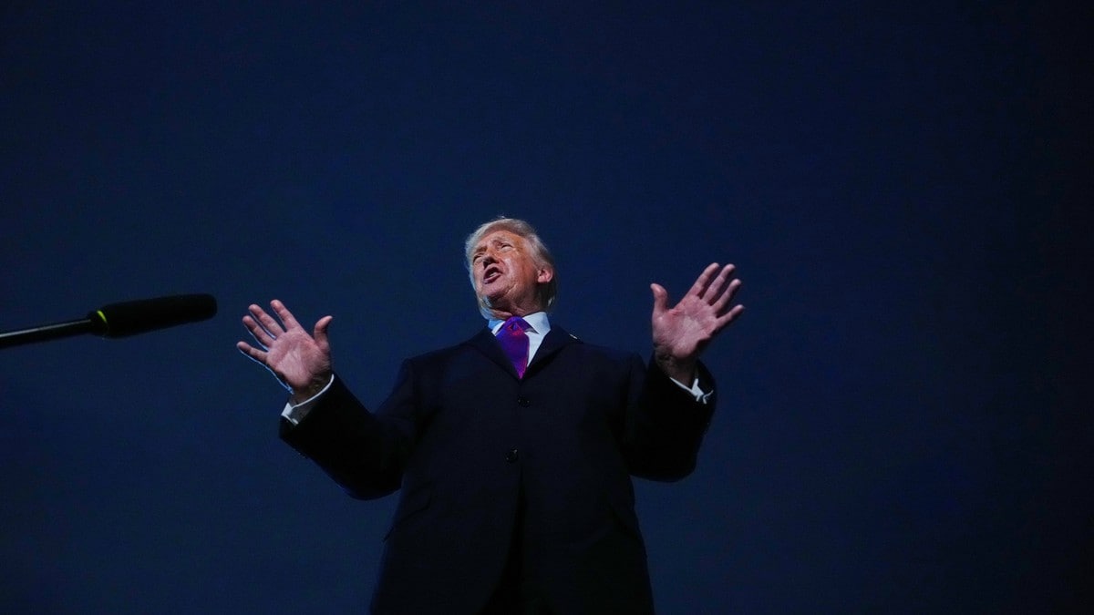 Trump sier Iran er nær «totalt nederlag»