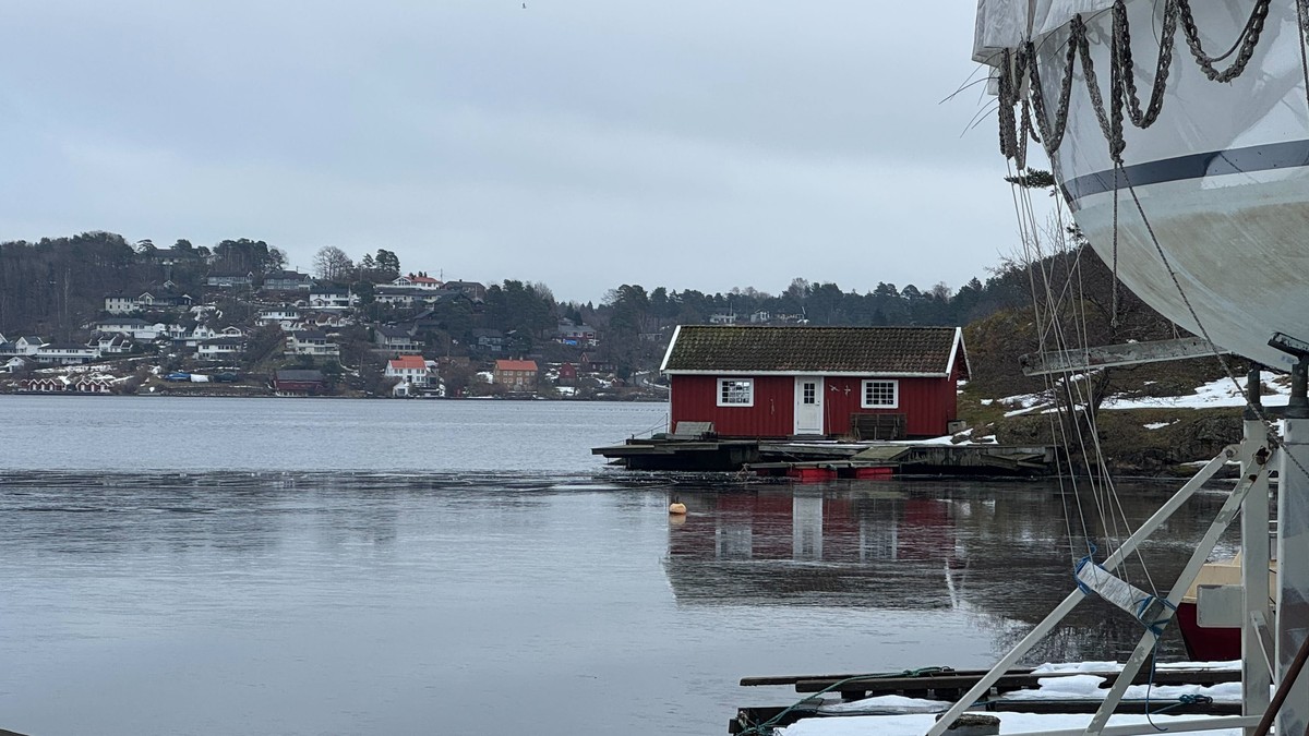 Død person funnet i sjøen i Arendal under søk