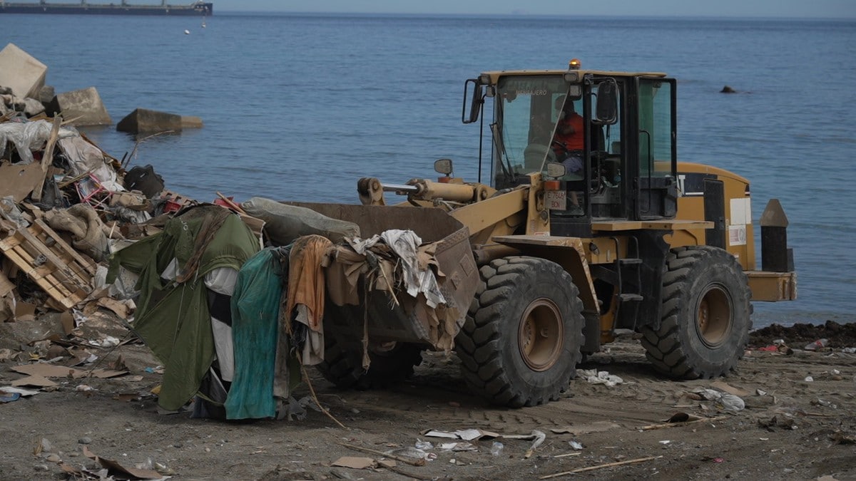 Ceuta: Bulldosere fjerner leir – migrantene sendes mot grensa