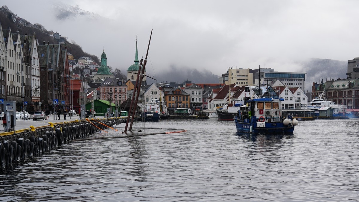 Båt skal heves tirsdag