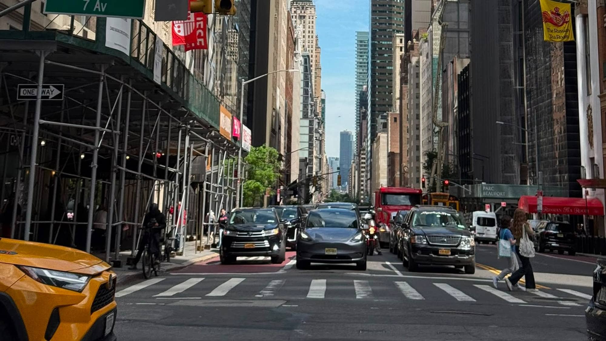 Mange biler på veien i New York
