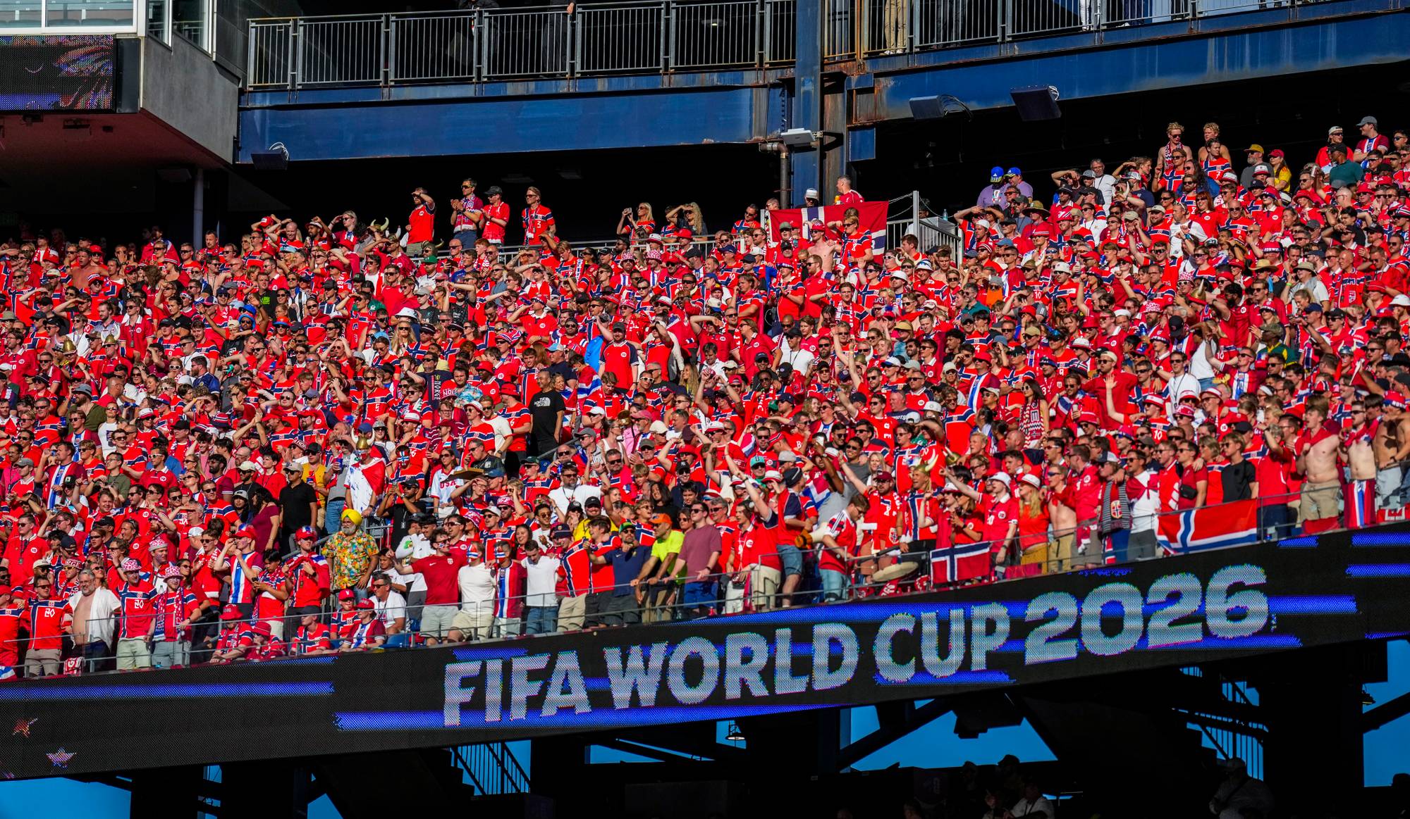 Norske supportere under fotballkampen i VM 2026 mellom Irak og Norge på Boston stadion.