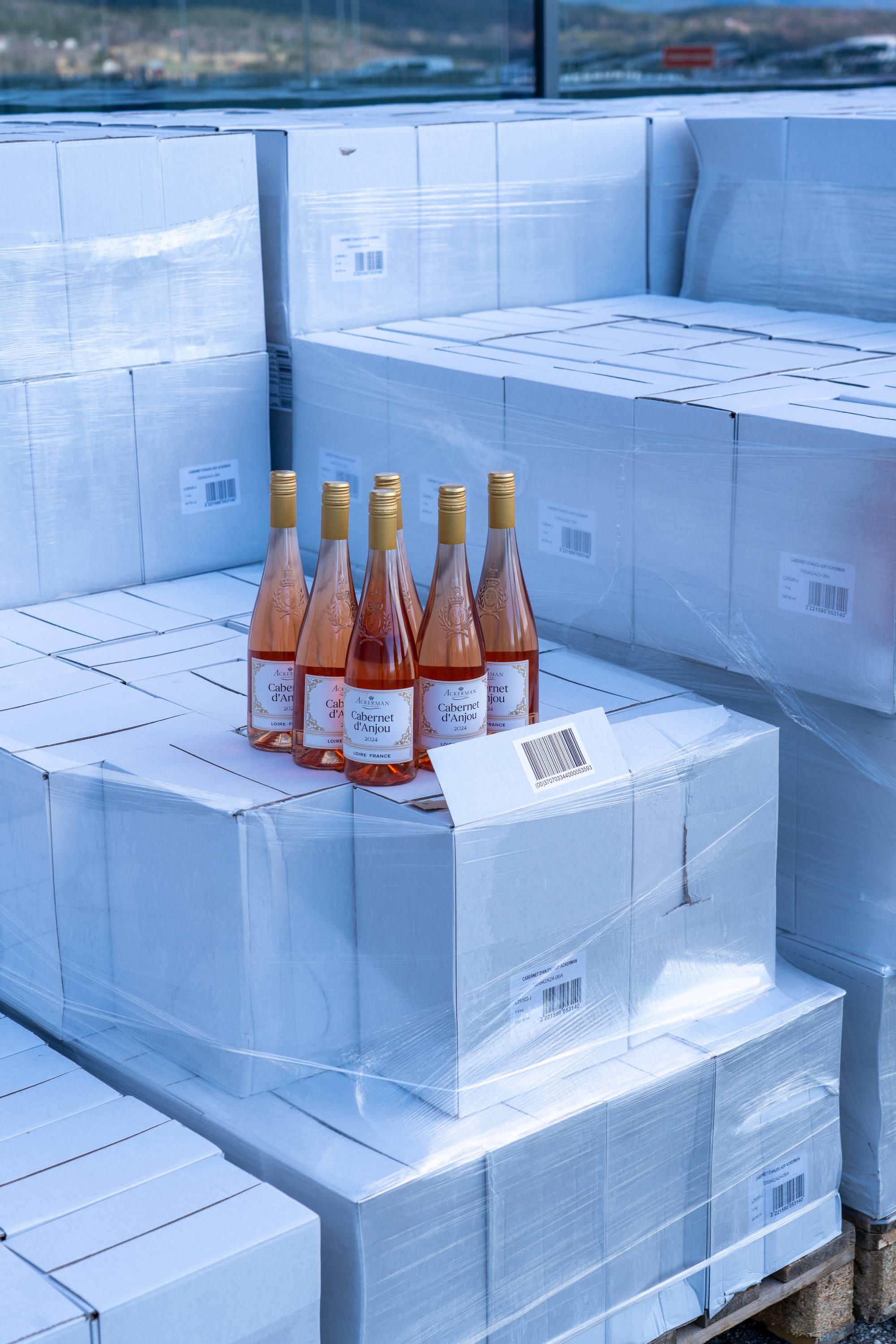 Vinkartonger og vinflasker