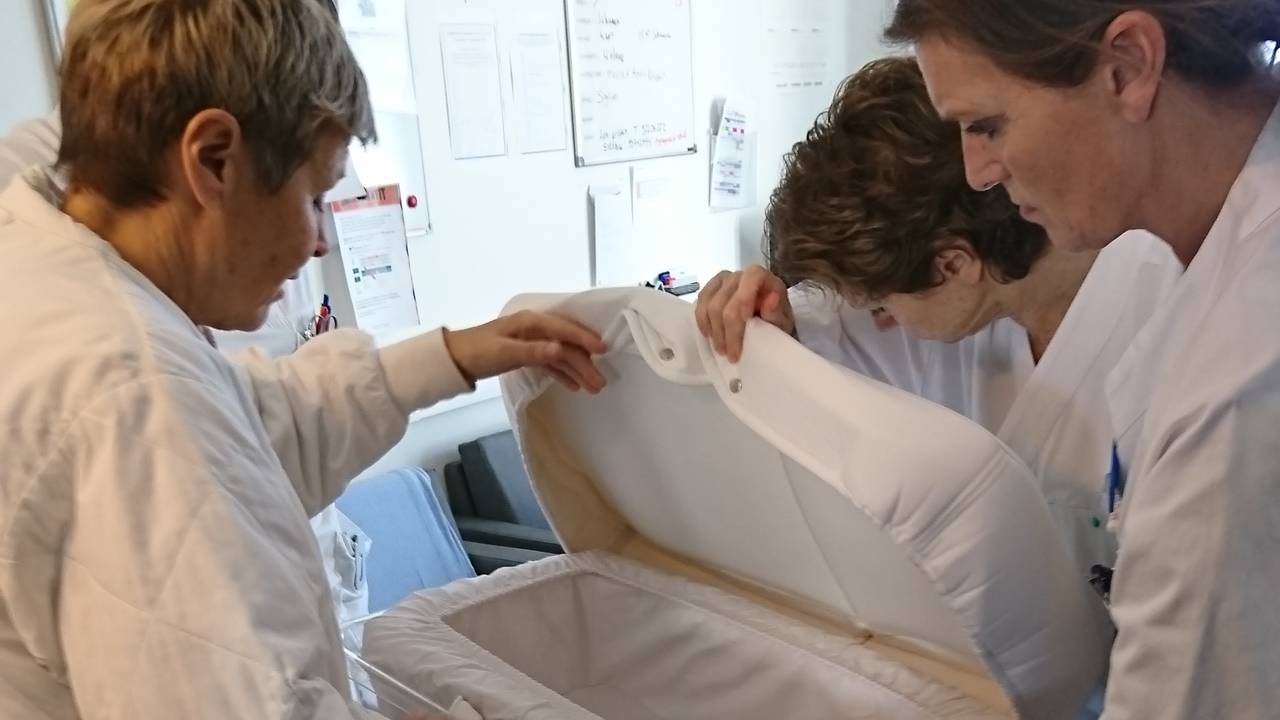 Levering av kjøleseng ved sykehus.