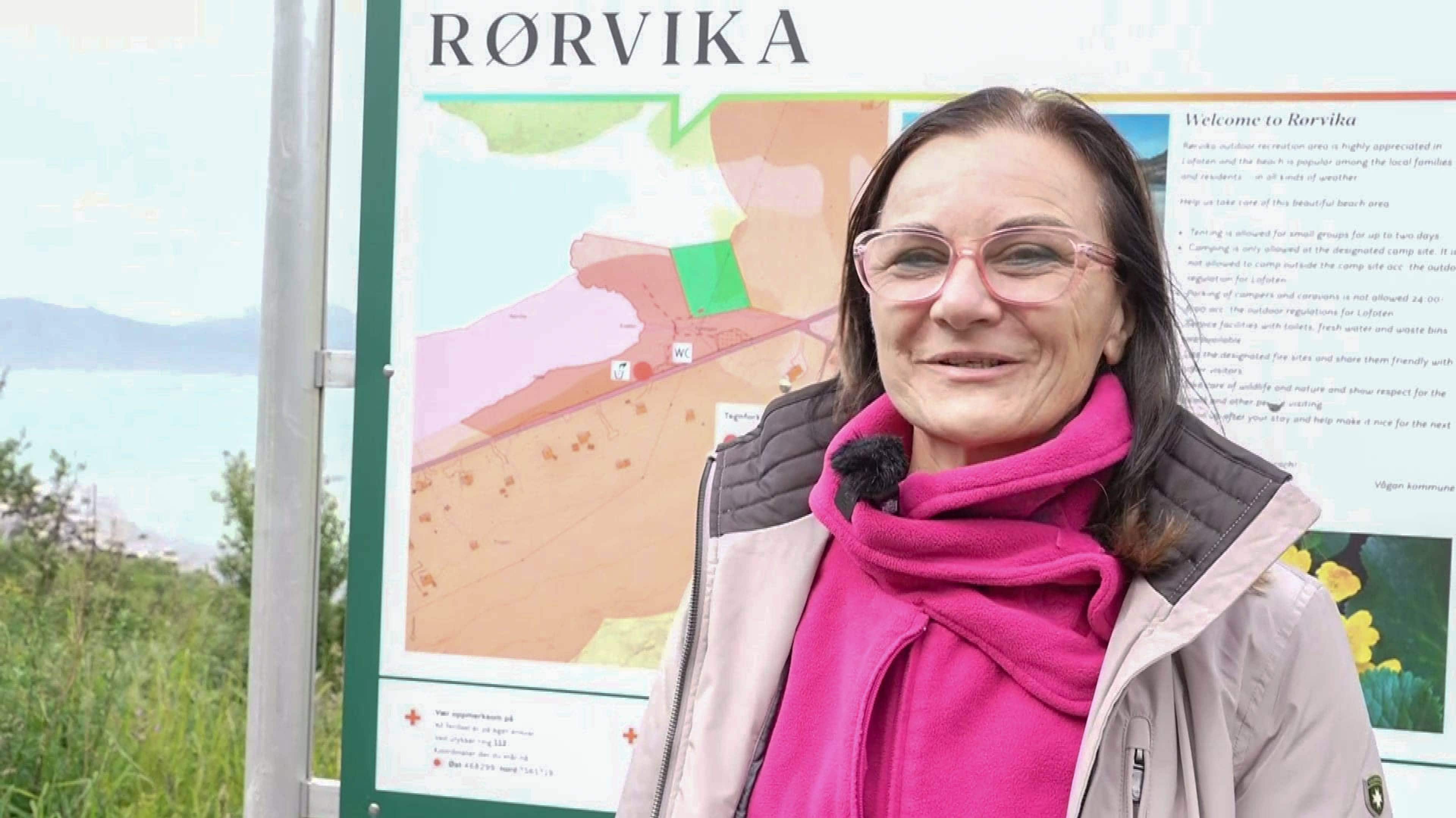Jana fra Slovakia synes også at det er greit å betale turistskatt. Hun mener det er nødvendig for regionen at turister betaler skatt.