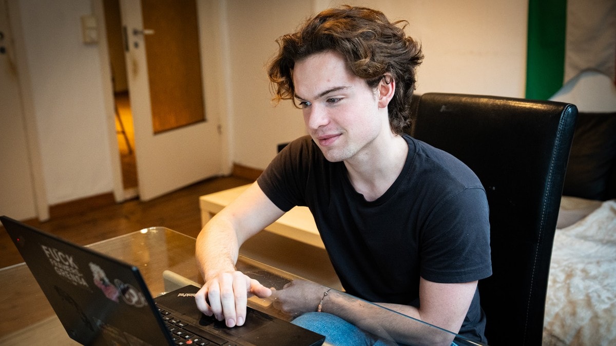 Alan (20) må takke nei til vakter for å beholde stipendet – kan du reglene?