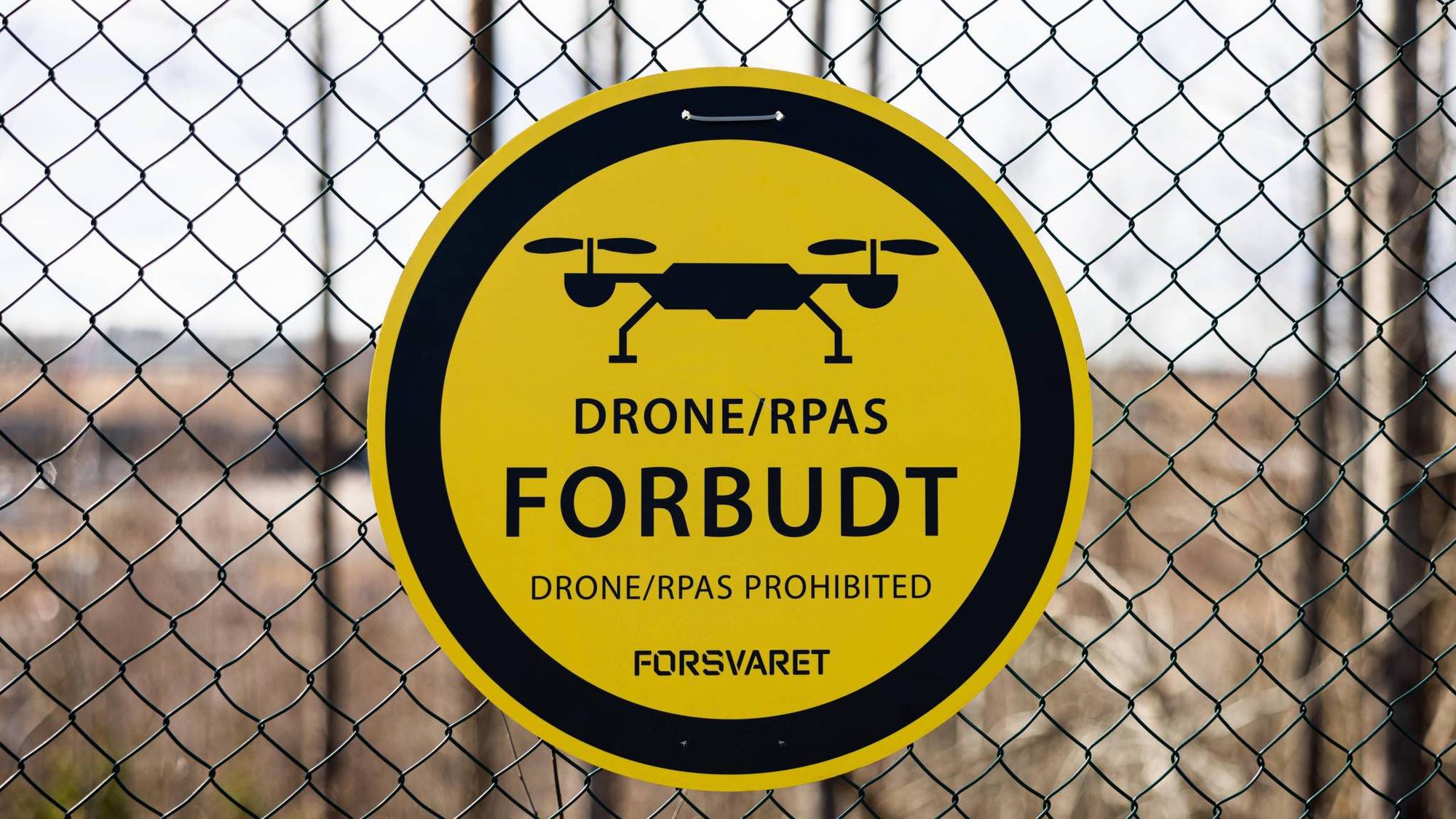 Skilt fra forsvaret: Drone/RPAS forbudt.