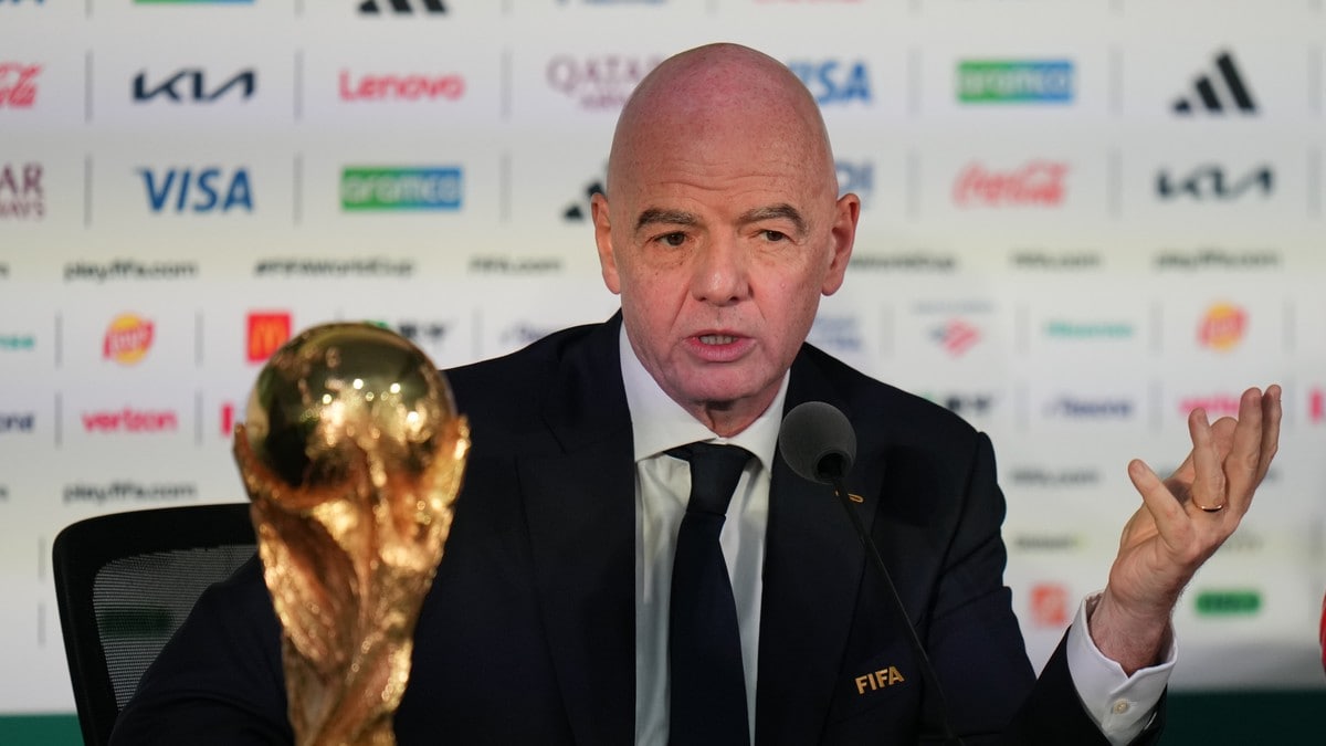 Fifa vil selje eigardelar i VM gjennom nytt selskap: – Det er slutten på fotballen Fifa ønsker å hente milliardar av dollar frå eksterne investorar gjennom eit nytt selskap med rettar til VM. Uefa og NRKs sportkommentator reagerer sterkt.