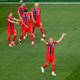 Brian Snyder / REUTERS,NTB Fotballspillere i røde drakter feirer på en gressmatte. En spiller i forgrunnen med armene ut til siden. Flere andre spillere står bak og ser mot ham. Bildet er tatt fra siden. (Bildebeskrivelsen er laget av en KI-tjeneste)