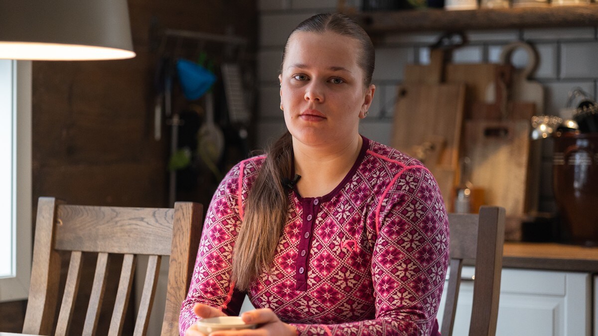 Rakel (19) krasja i tre som var felt over bilveg: – Vi var veldig heldige