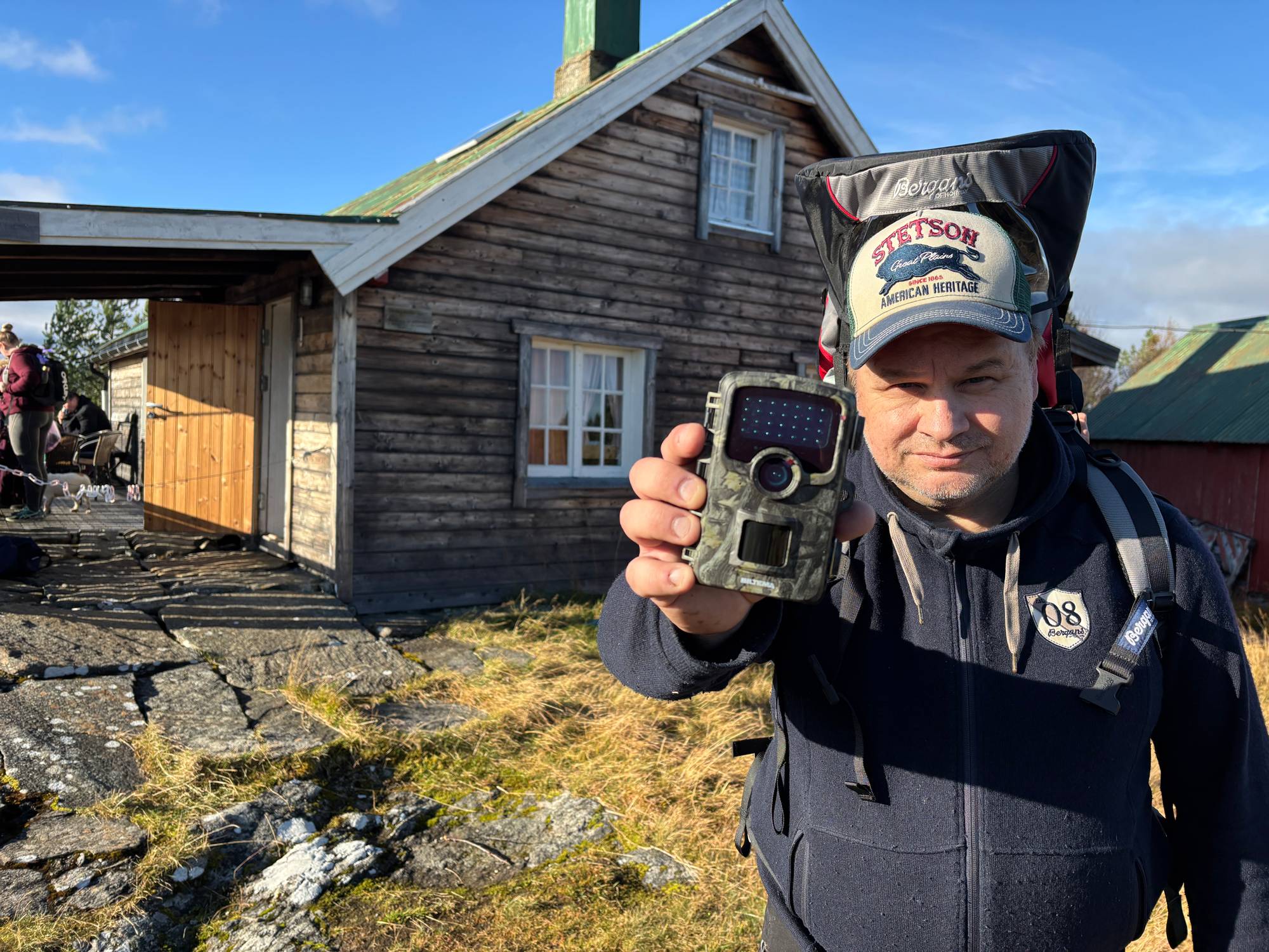 Lars Andre Bigton vil sette opp viltkamera etter to hyttebranner på Emblemsfjellet i Ålesund