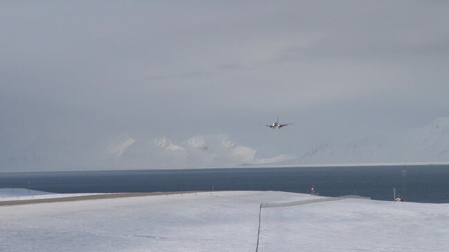 Det vekker sterke reaksjoner fra flere hold når Finnair nektes å fly til Svalbard.