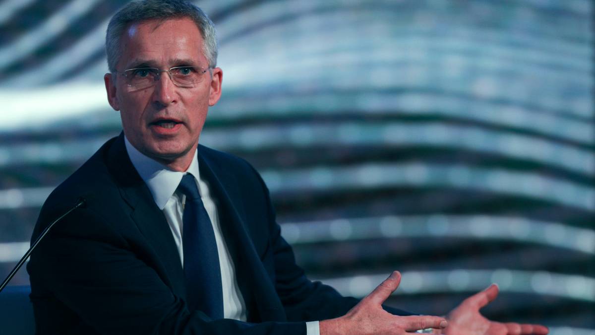 Stoltenberg besøker Cold Response bilde bilde