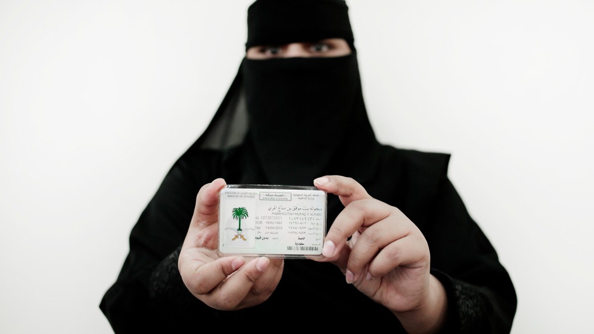 Kvinner kjører bil i Saudi-Arabia