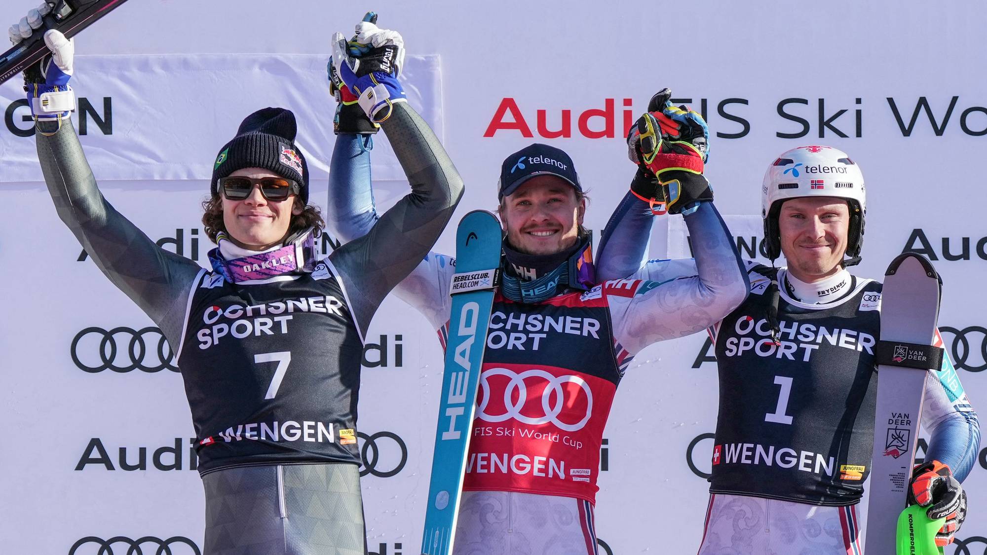 Lucas Braathen, Atle Lie McGrath og Henrik Kristoffersen på pallen i Wengen