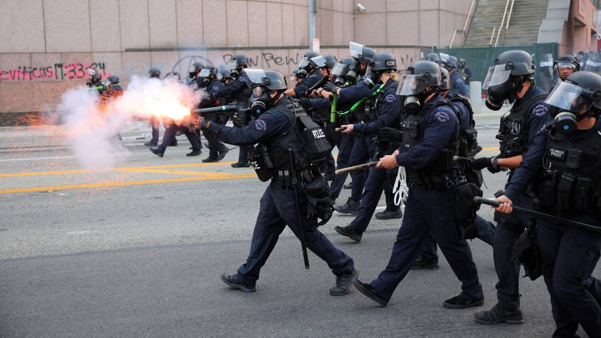 Massive demonstrasjoner i Los Angeles