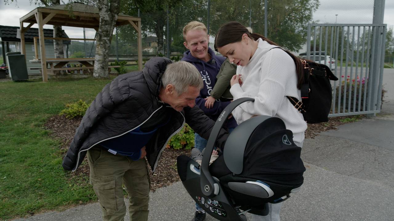 Stig André Berge og familien møter far i fengsel.