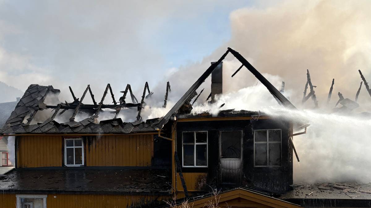 Full fyr i bygg på Otta