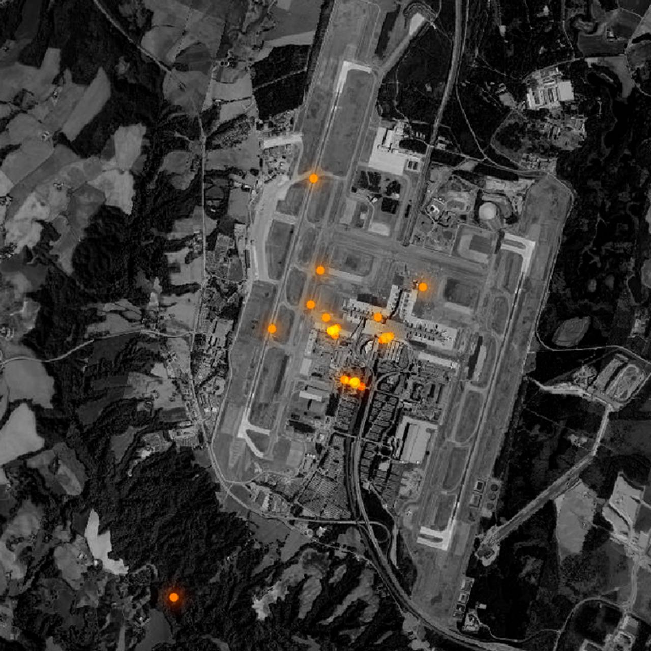 Flybildet viser mobilposisjoneringer ved Gardermoen lufthavn.